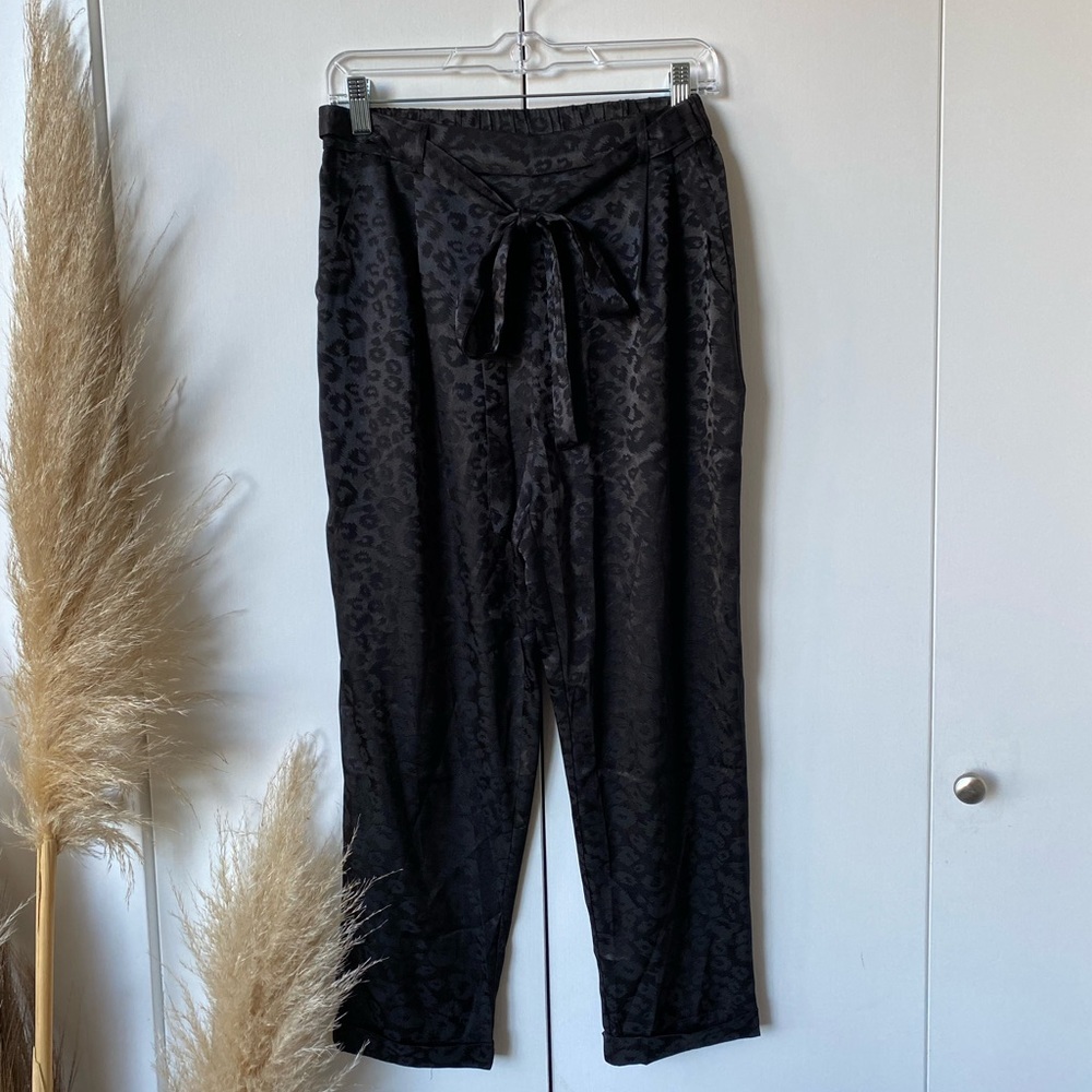 NWT Francesca’s Silk Leopard Print Cropped Length Dress Pants Size Medium